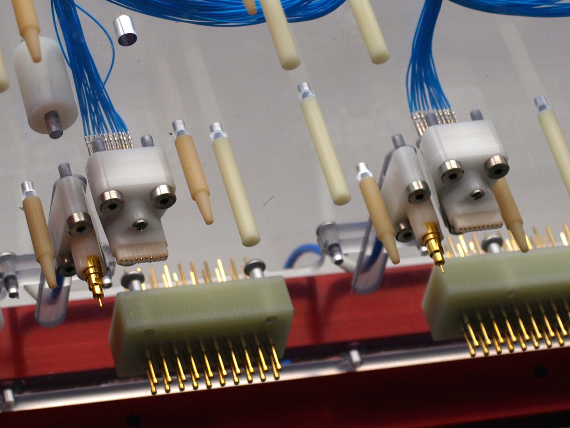 Floated RF Connectors and Floated Finepitch Probes Test Head Engineering, LLC